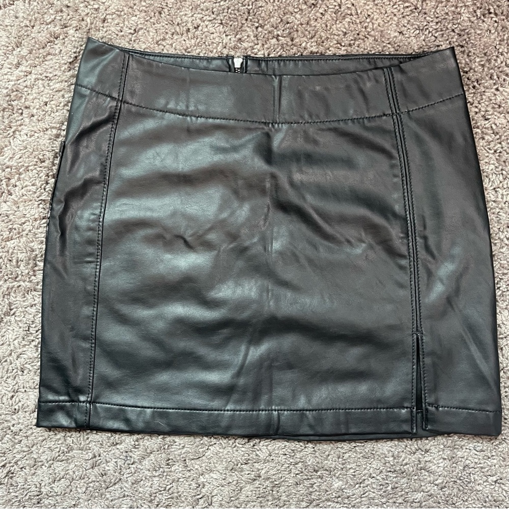 American Eagle Faux Leather Mini Skirt Women’s Size 2 Long Black